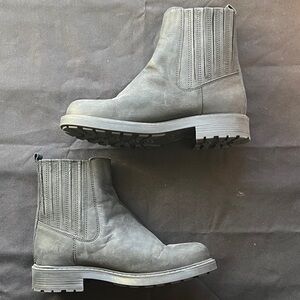 NWOT Women’s Clarks Chelsea Boots